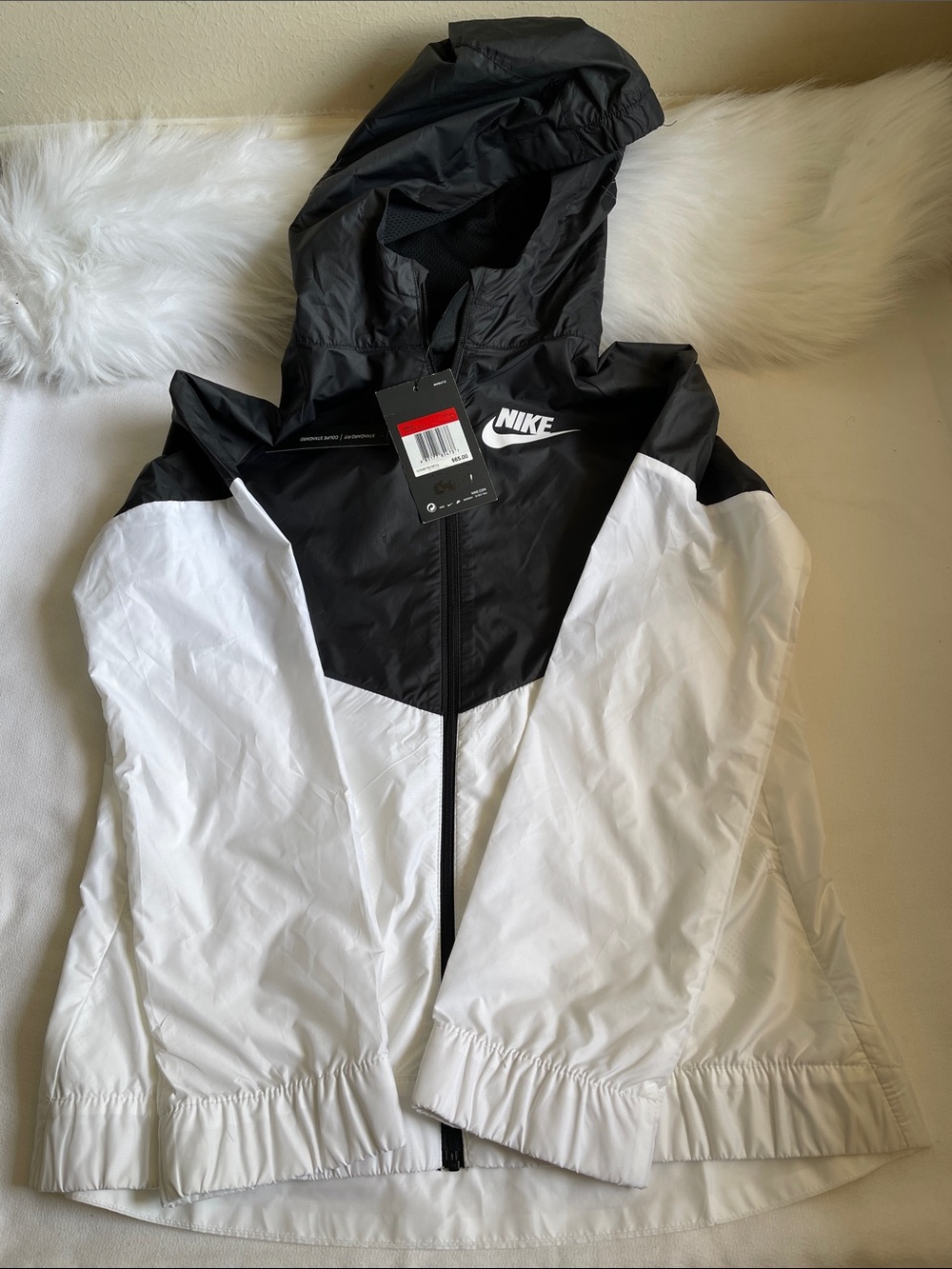 Nike Girls Hooded Windbreaker Jacket - Black & White Size Large. New With Tags.